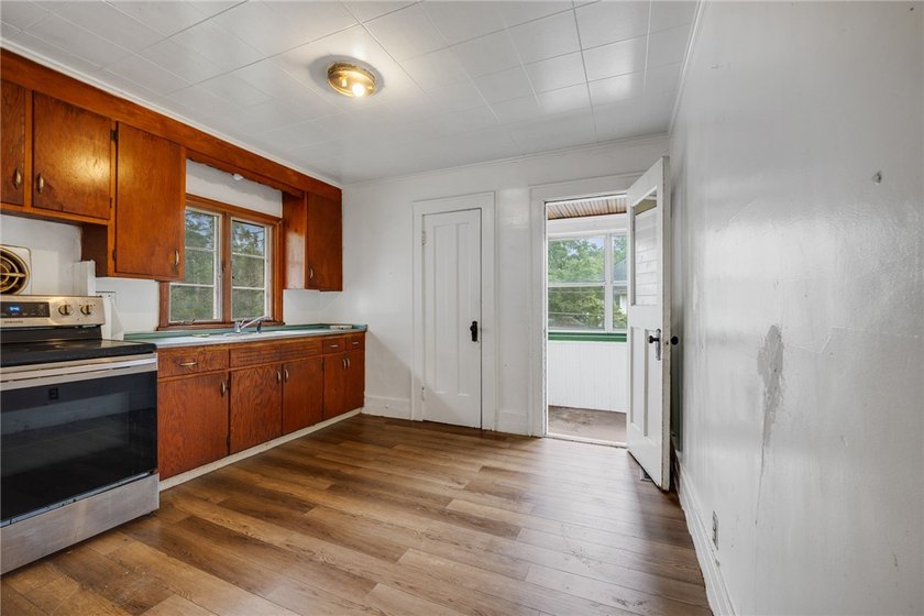 Opportunity knocks in Rochester's desirable 19th Ward! This - photo 18
