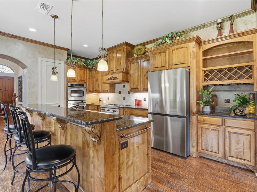 Rare find! Own one of the best lots in the main Castle Hills! - photo 18