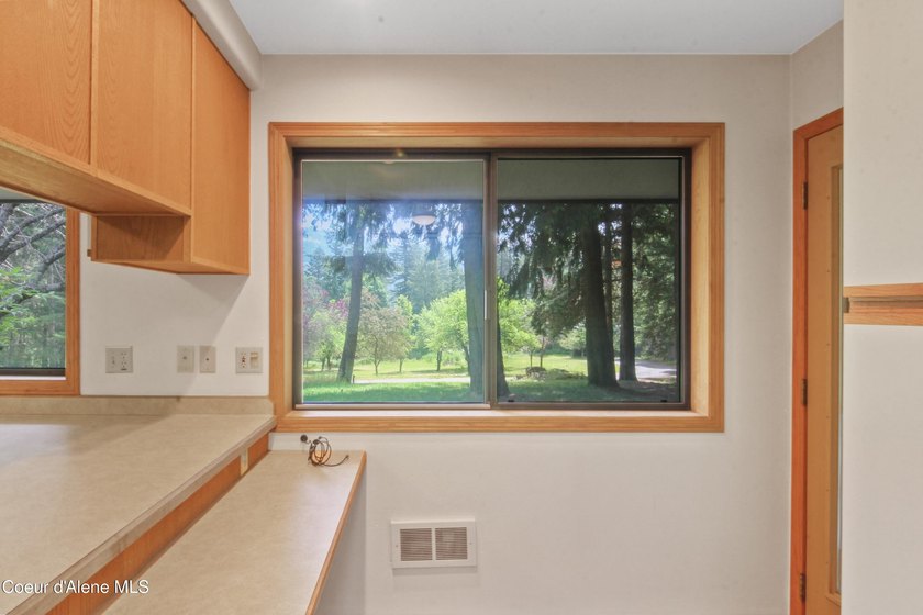 Discover your own private North Idaho retreat on 20+ acres in - photo 24