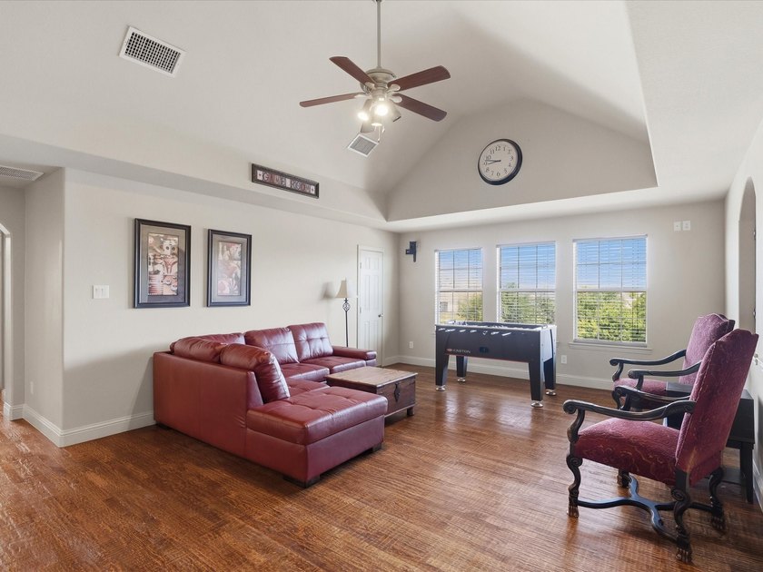 Rare find! Own one of the best lots in the main Castle Hills! - photo 31