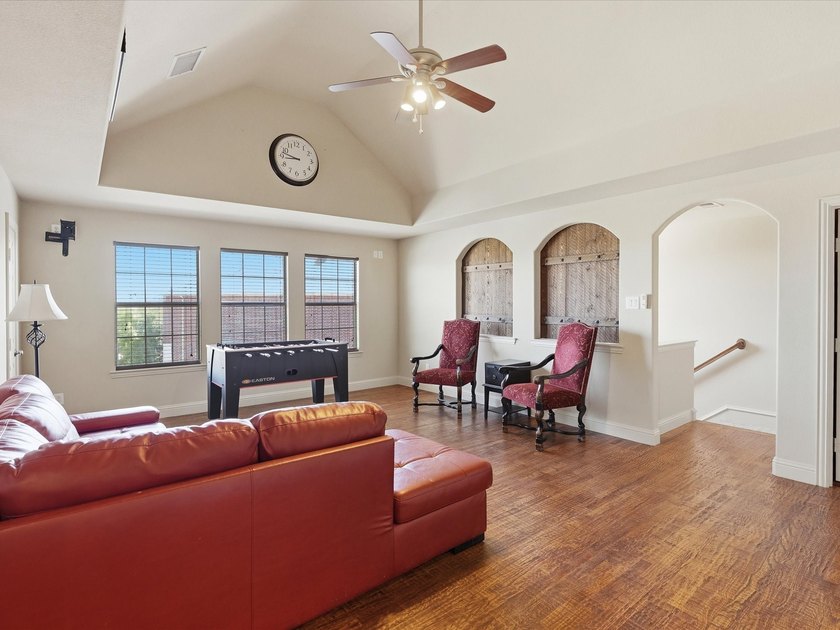 Rare find! Own one of the best lots in the main Castle Hills! - photo 32