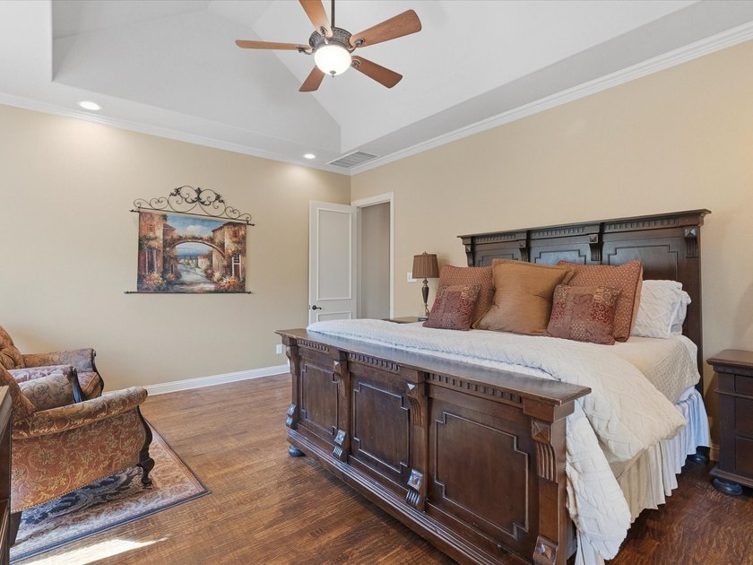 Rare find! Own one of the best lots in the main Castle Hills! - photo 35