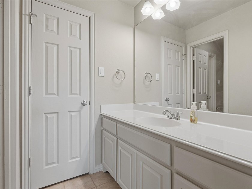 Rare find! Own one of the best lots in the main Castle Hills! - photo 36