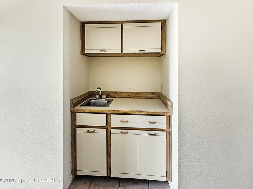 Discover the perfect blend of space and potential in this 3-bed - photo 6