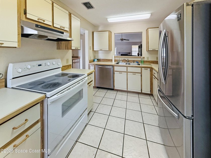 Discover the perfect blend of space and potential in this 3-bed - photo 8