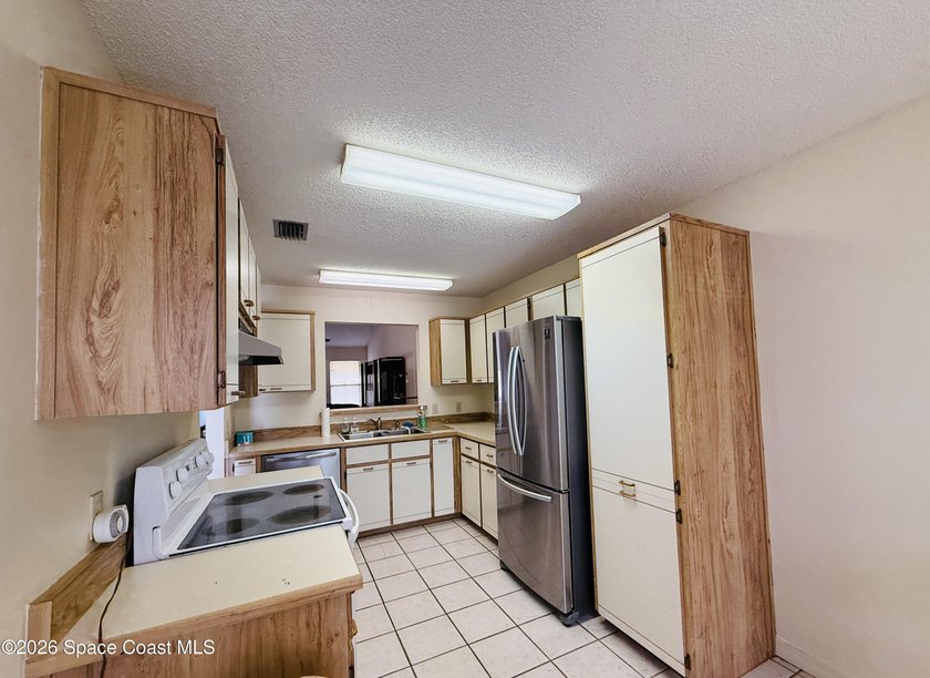 Discover the perfect blend of space and potential in this 3-bed - photo 9