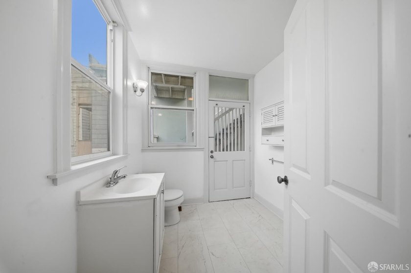 Well-maintained 4-unit building on a quiet SOMA street with - photo 17