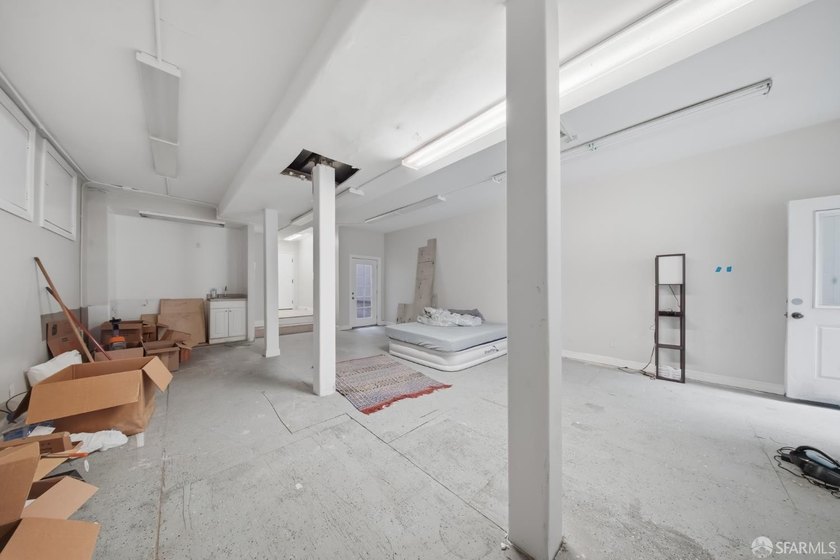 Well-maintained 4-unit building on a quiet SOMA street with - photo 20
