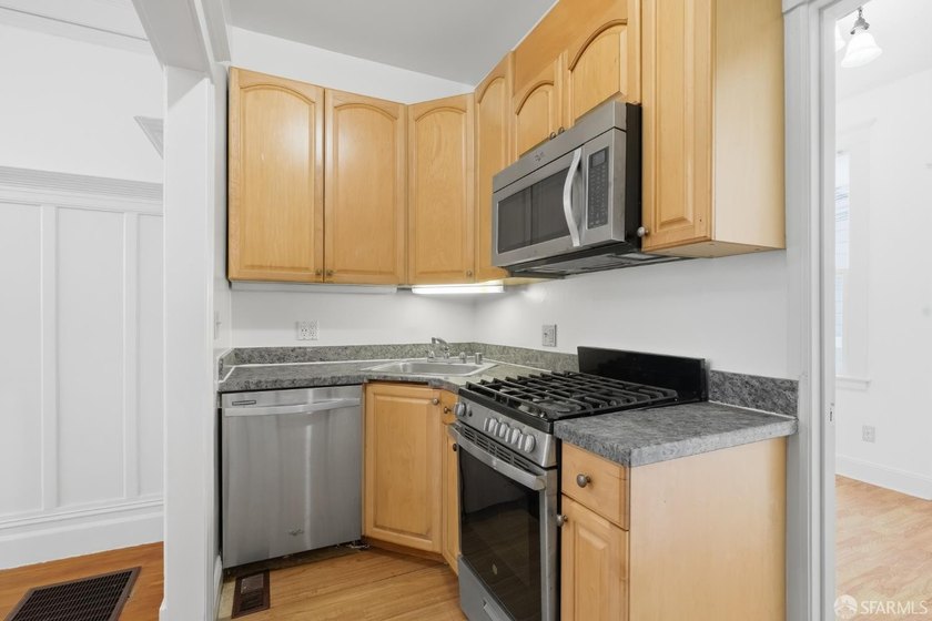 Well-maintained 4-unit building on a quiet SOMA street with - photo 27