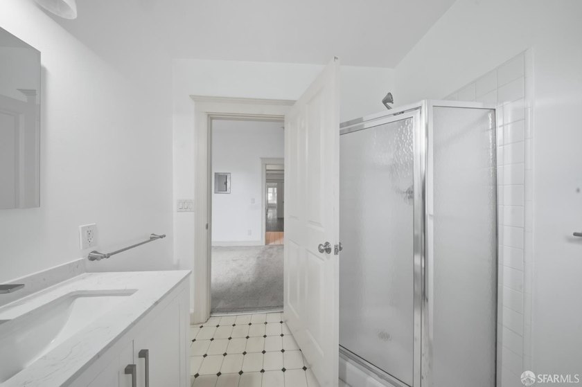 Well-maintained 4-unit building on a quiet SOMA street with - photo 29