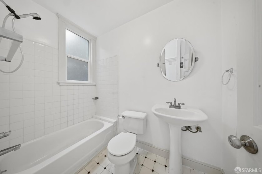 Well-maintained 4-unit building on a quiet SOMA street with - photo 32