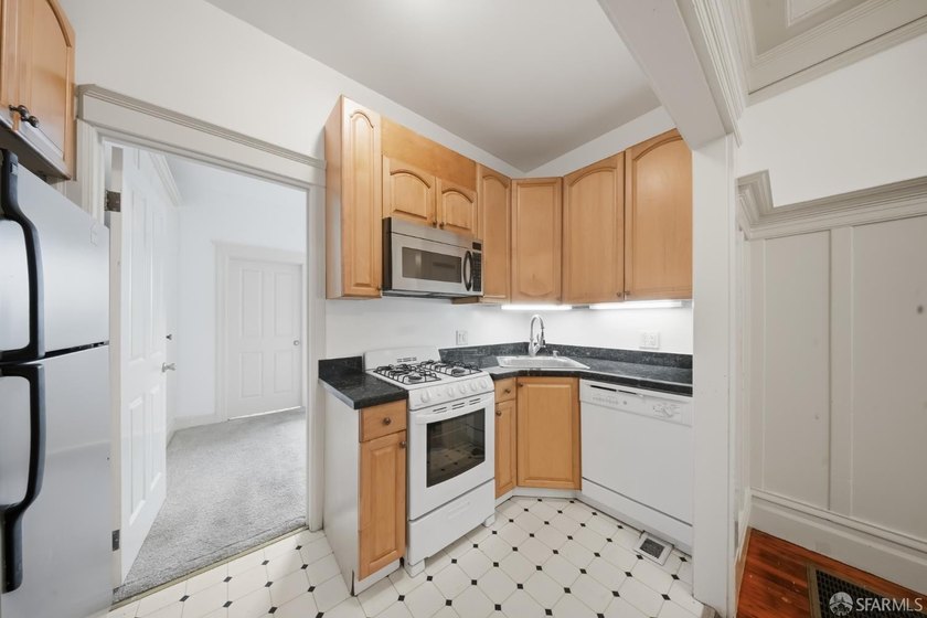 Well-maintained 4-unit building on a quiet SOMA street with - photo 37