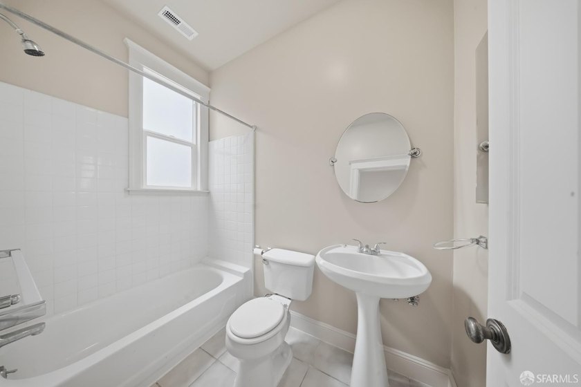 Well-maintained 4-unit building on a quiet SOMA street with - photo 38