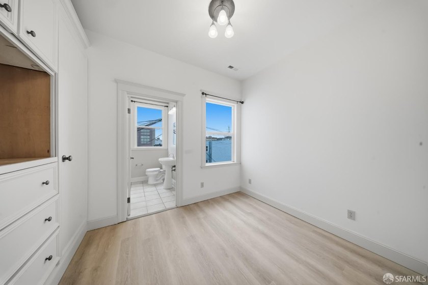 Well-maintained 4-unit building on a quiet SOMA street with - photo 39