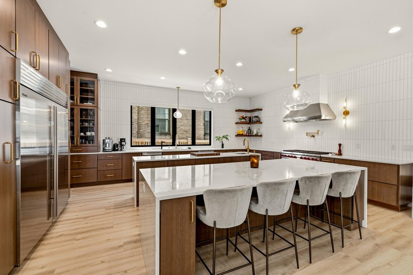 A remarkable opportunity to own a newly constructed contemporary - photo 2
