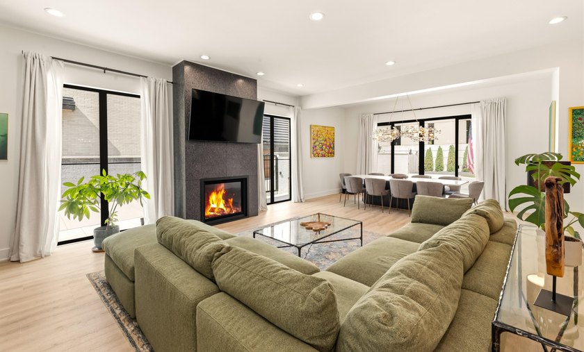 A remarkable opportunity to own a newly constructed contemporary - photo 3