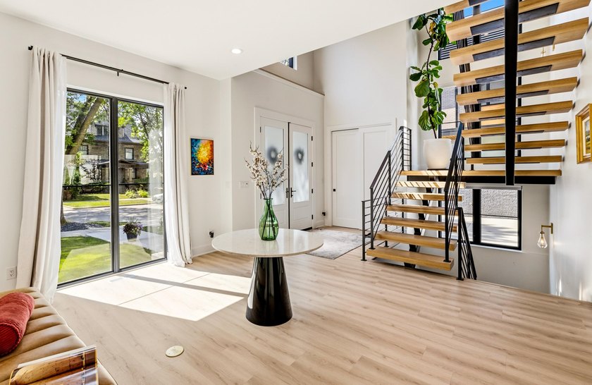 A remarkable opportunity to own a newly constructed contemporary - photo 6