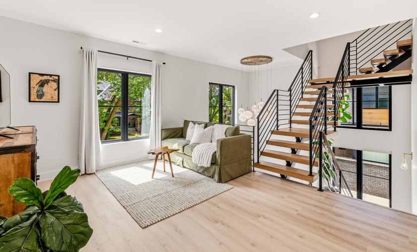 A remarkable opportunity to own a newly constructed contemporary - photo 7