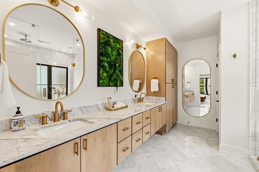 A remarkable opportunity to own a newly constructed contemporary - photo 9