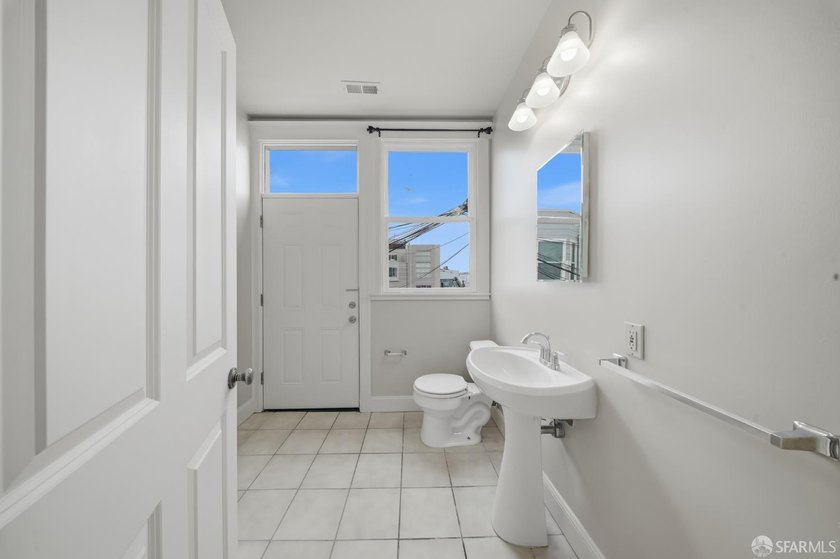 Well-maintained 4-unit building on a quiet SOMA street with - photo 50