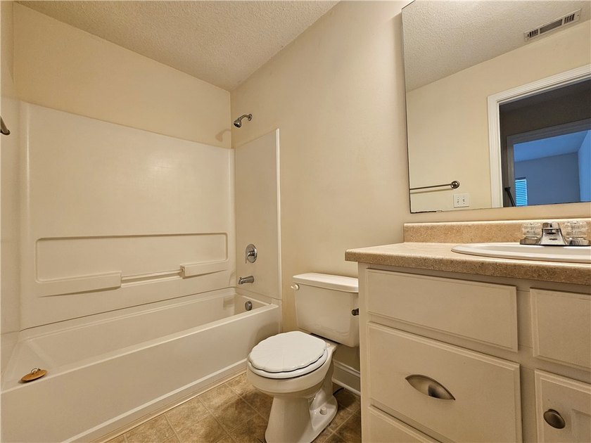 Welcome to Overlook on Lake Hartwell! This 3 bed, 3 bath - photo 11