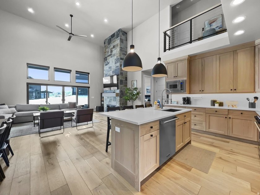 BUILT &amp; Ready to occupy! Experience year-round mountain living - photo 3