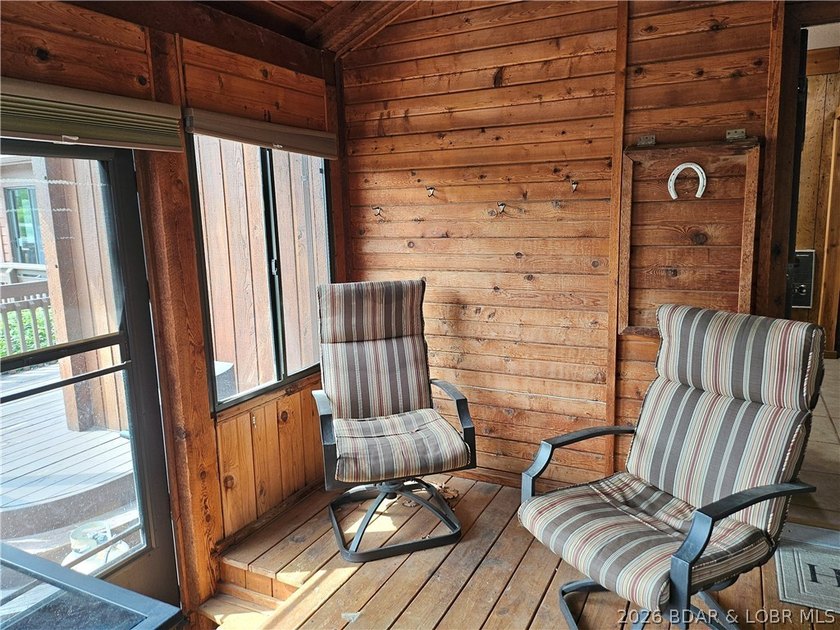 Lakefront living with private dock &amp; lake views! Enjoy the - photo 14