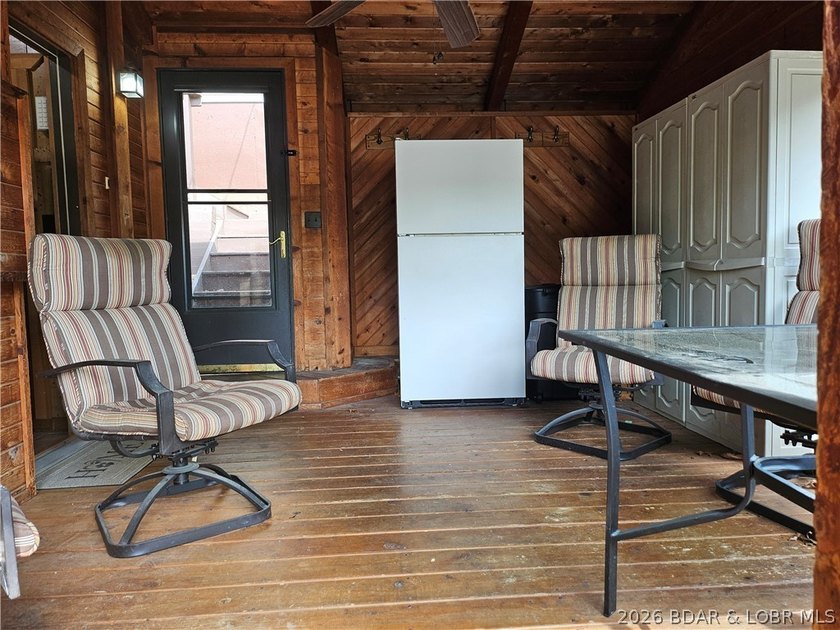 Lakefront living with private dock &amp; lake views! Enjoy the - photo 15