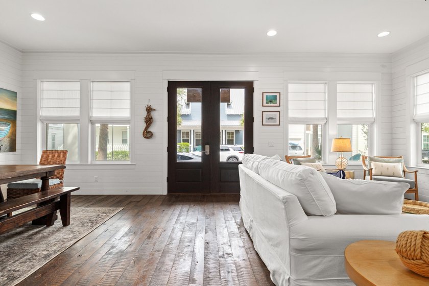 ''Southern Comfort'' is a 5-bedroom home with a carriage house - photo 16