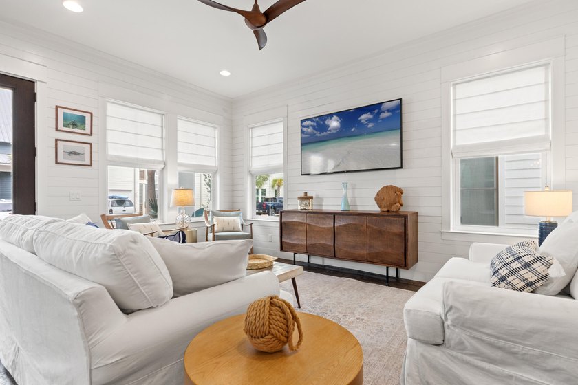 ''Southern Comfort'' is a 5-bedroom home with a carriage house - photo 19