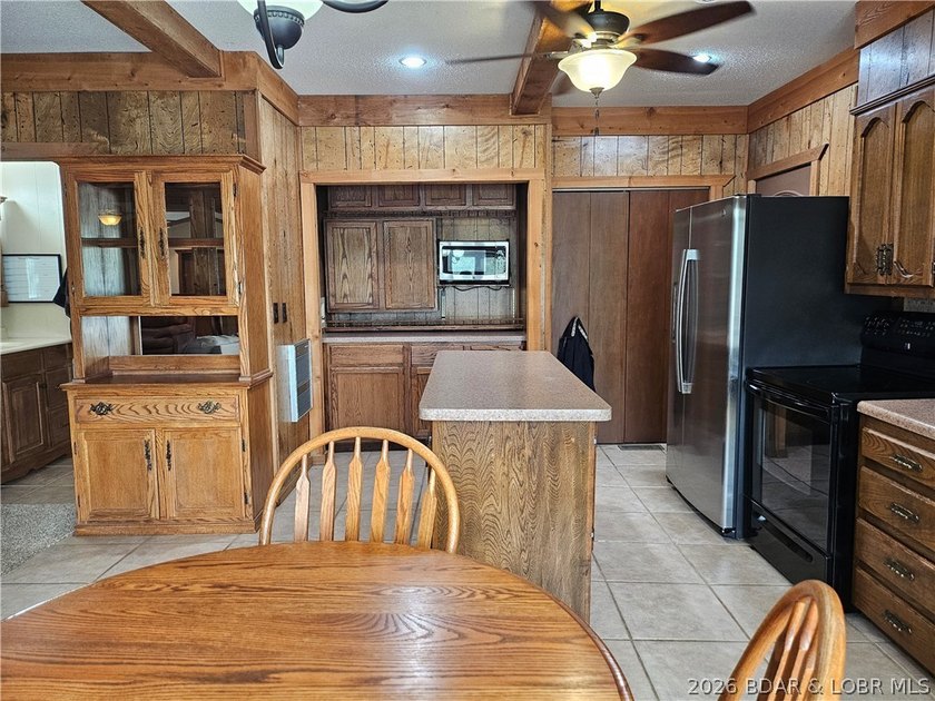 Lakefront living with private dock &amp; lake views! Enjoy the - photo 28