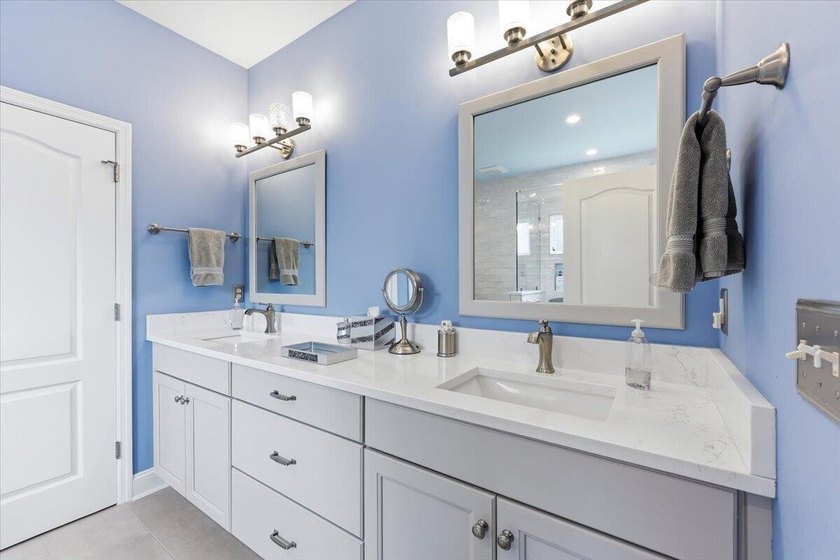 Beautifully maintained one-owner home in a quiet, established - photo 29