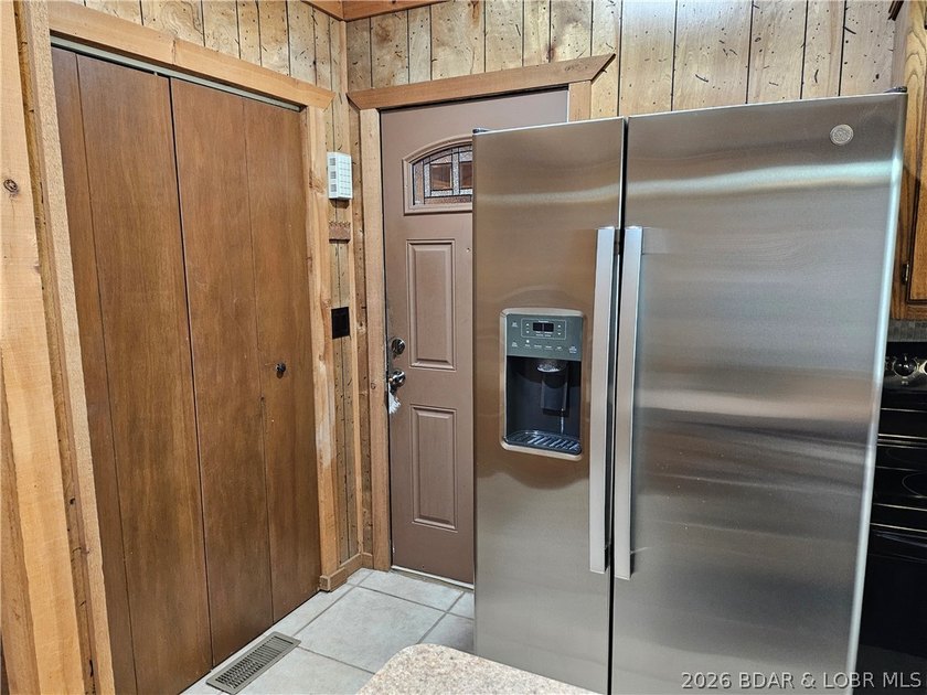 Lakefront living with private dock &amp; lake views! Enjoy the - photo 30