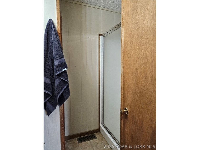 Lakefront living with private dock &amp; lake views! Enjoy the - photo 36