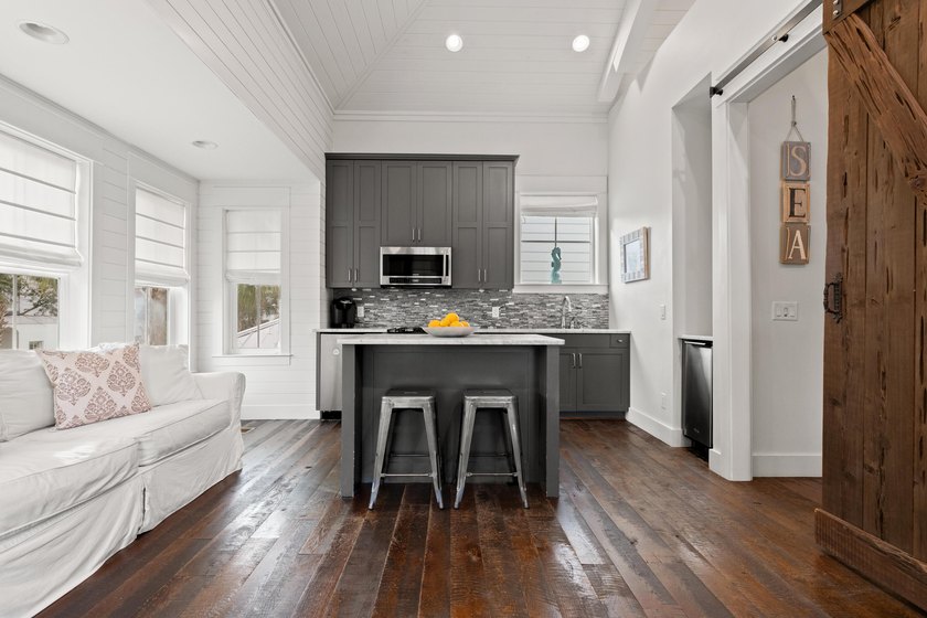 ''Southern Comfort'' is a 5-bedroom home with a carriage house - photo 43