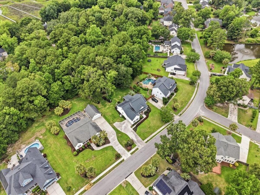Beautifully maintained one-owner home in a quiet, established - photo 44