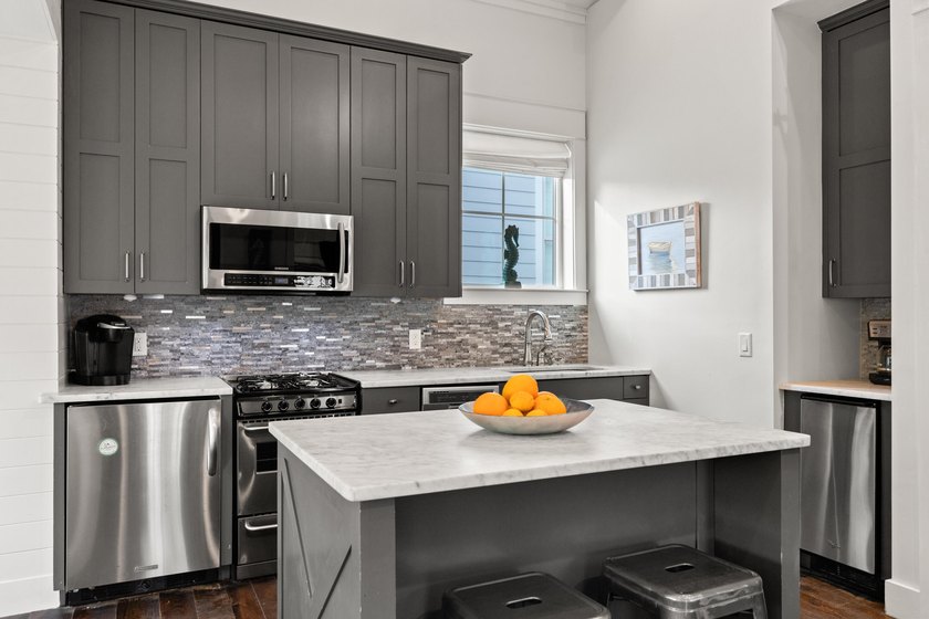 ''Southern Comfort'' is a 5-bedroom home with a carriage house - photo 44