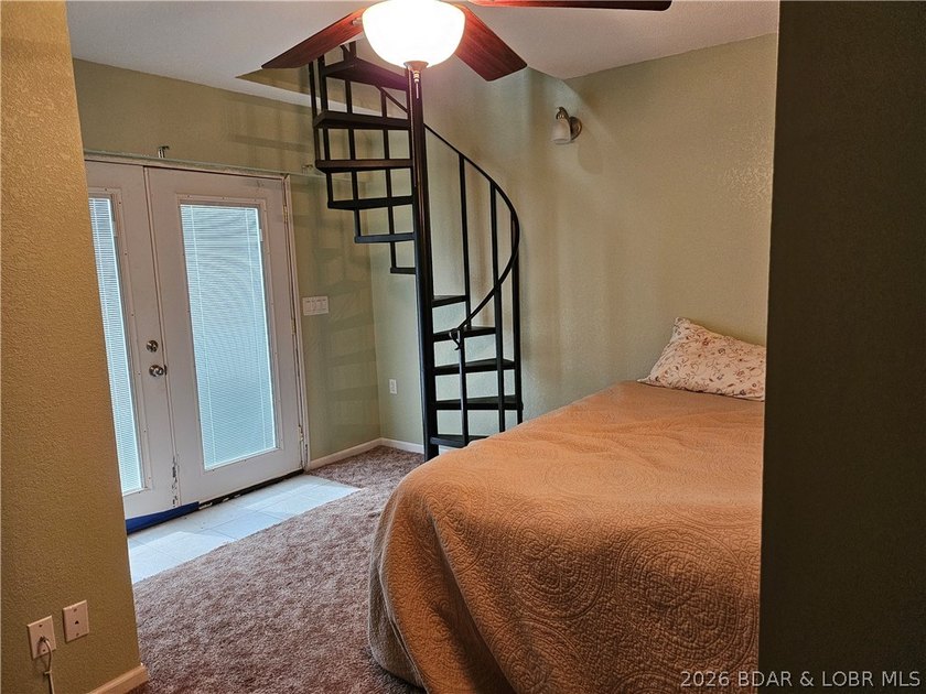 Lakefront living with private dock &amp; lake views! Enjoy the - photo 49