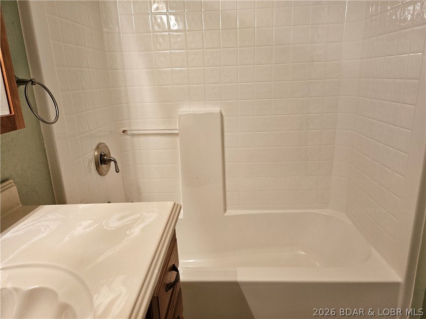 Lakefront living with private dock &amp; lake views! Enjoy the - photo 55