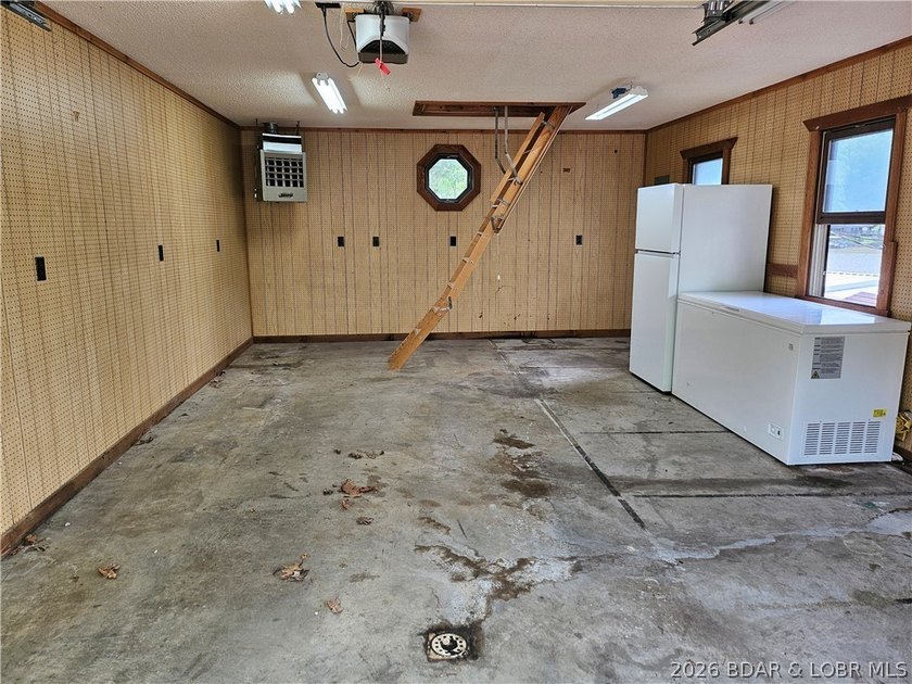 Lakefront living with private dock &amp; lake views! Enjoy the - photo 59