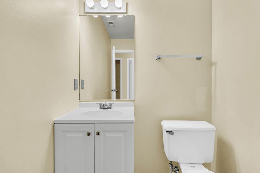 Welcome to your dream home! This beautifully renovated - photo 11