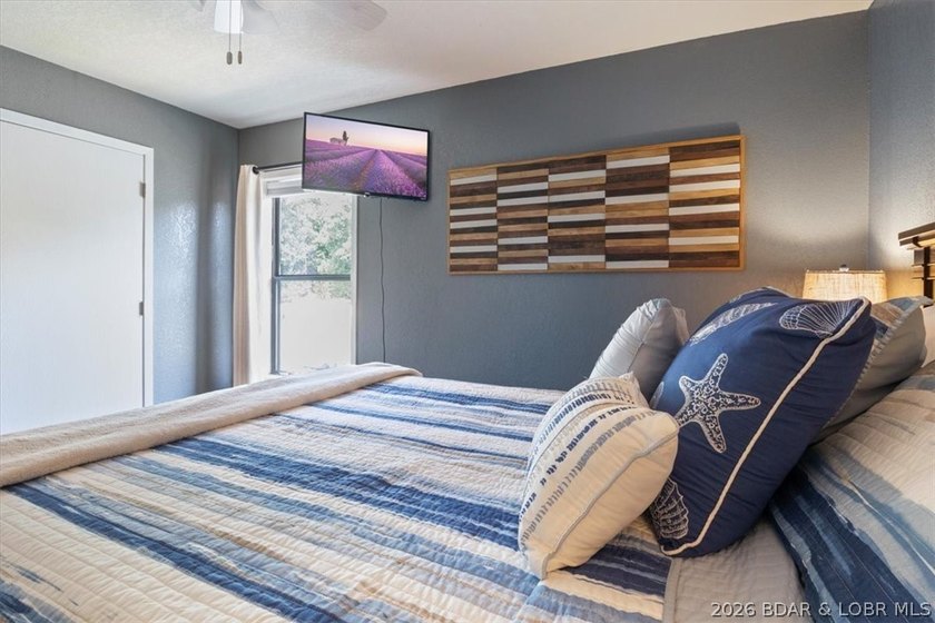 Incredible views and a 14x36 boat slip! Top-floor 3BR/2BA condo - photo 17