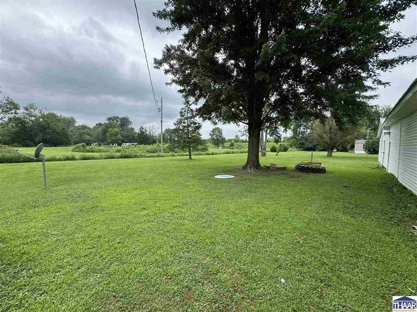 Looking for Lake life? This well-groomed 2-bedroom, 1.5 bathroom - photo 17
