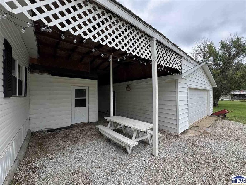 Looking for Lake life? This well-groomed 2-bedroom, 1.5 bathroom - photo 18