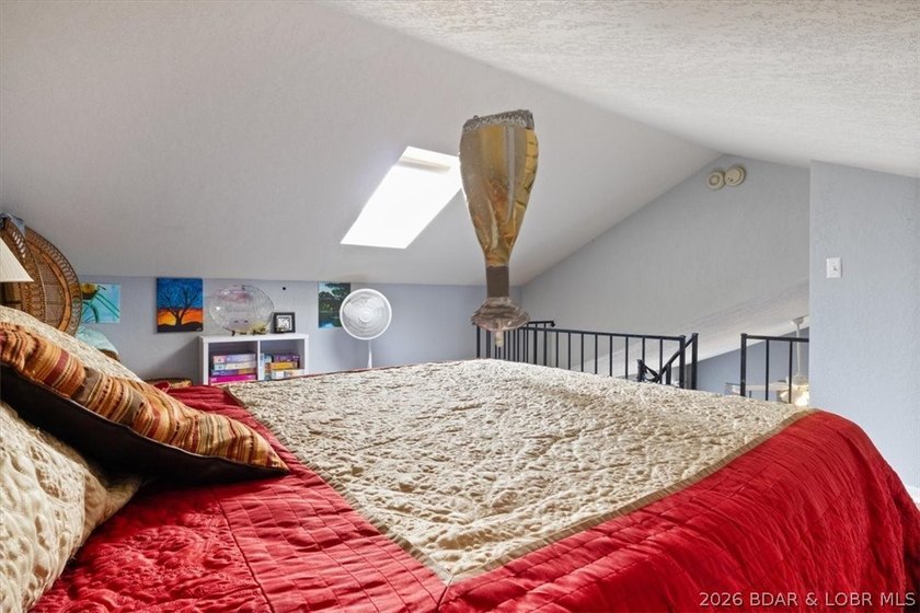 Incredible views and a 14x36 boat slip! Top-floor 3BR/2BA condo - photo 21
