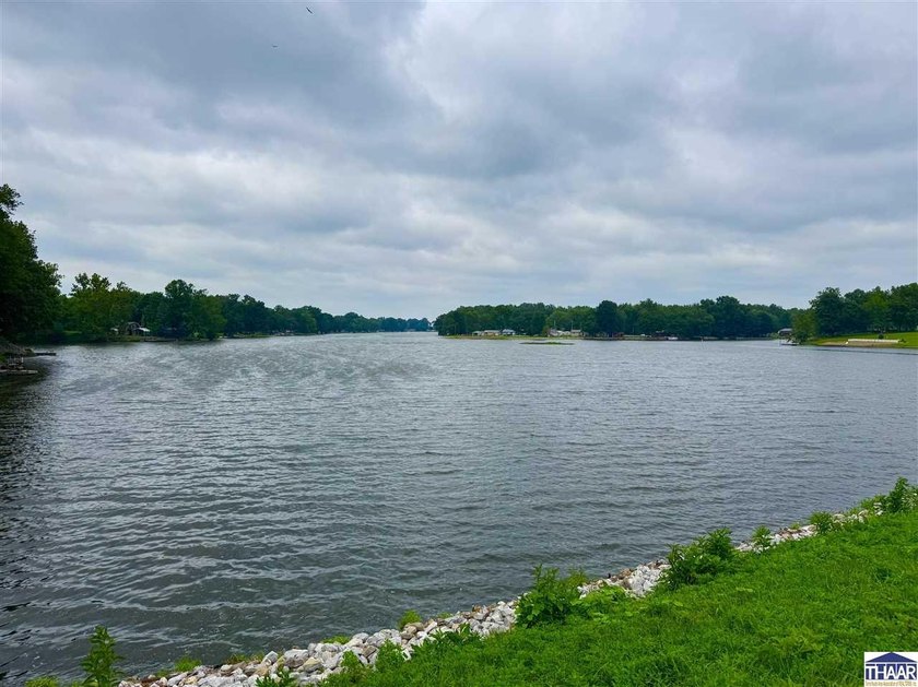 Looking for Lake life? This well-groomed 2-bedroom, 1.5 bathroom - photo 21