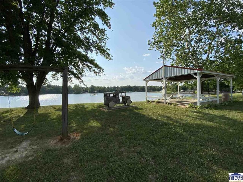 Looking for Lake life? This well-groomed 2-bedroom, 1.5 bathroom - photo 22