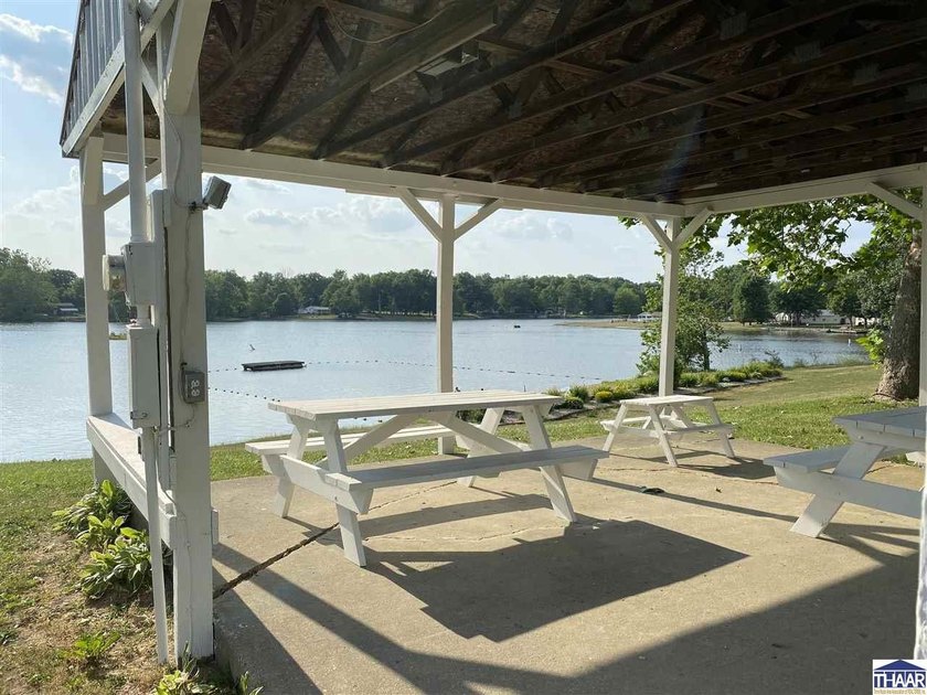 Looking for Lake life? This well-groomed 2-bedroom, 1.5 bathroom - photo 23