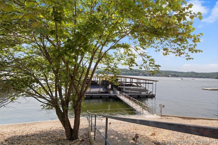 Incredible views and a 14x36 boat slip! Top-floor 3BR/2BA condo - photo 25