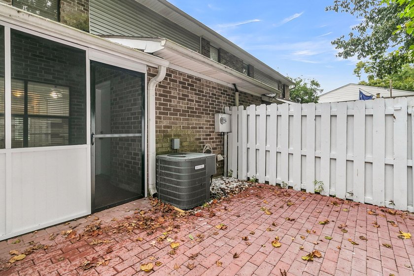 Welcome to your dream home! This beautifully renovated - photo 30
